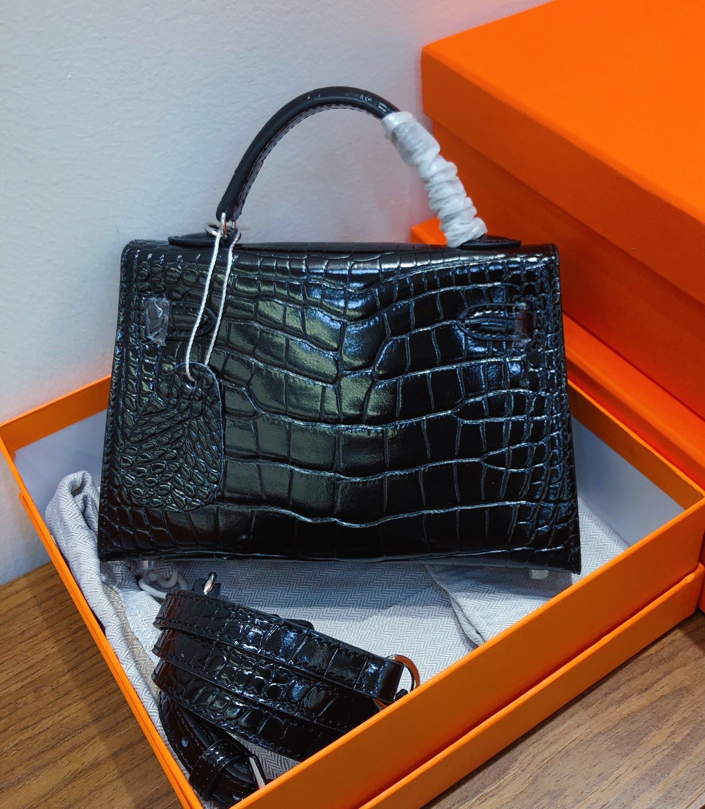 Glossy Black Shiny Crocodile Leather Mini Sellier Handbag With Silver Turn Lock, Short Top Handle & Matching Detachable Leather Crossbody Strap