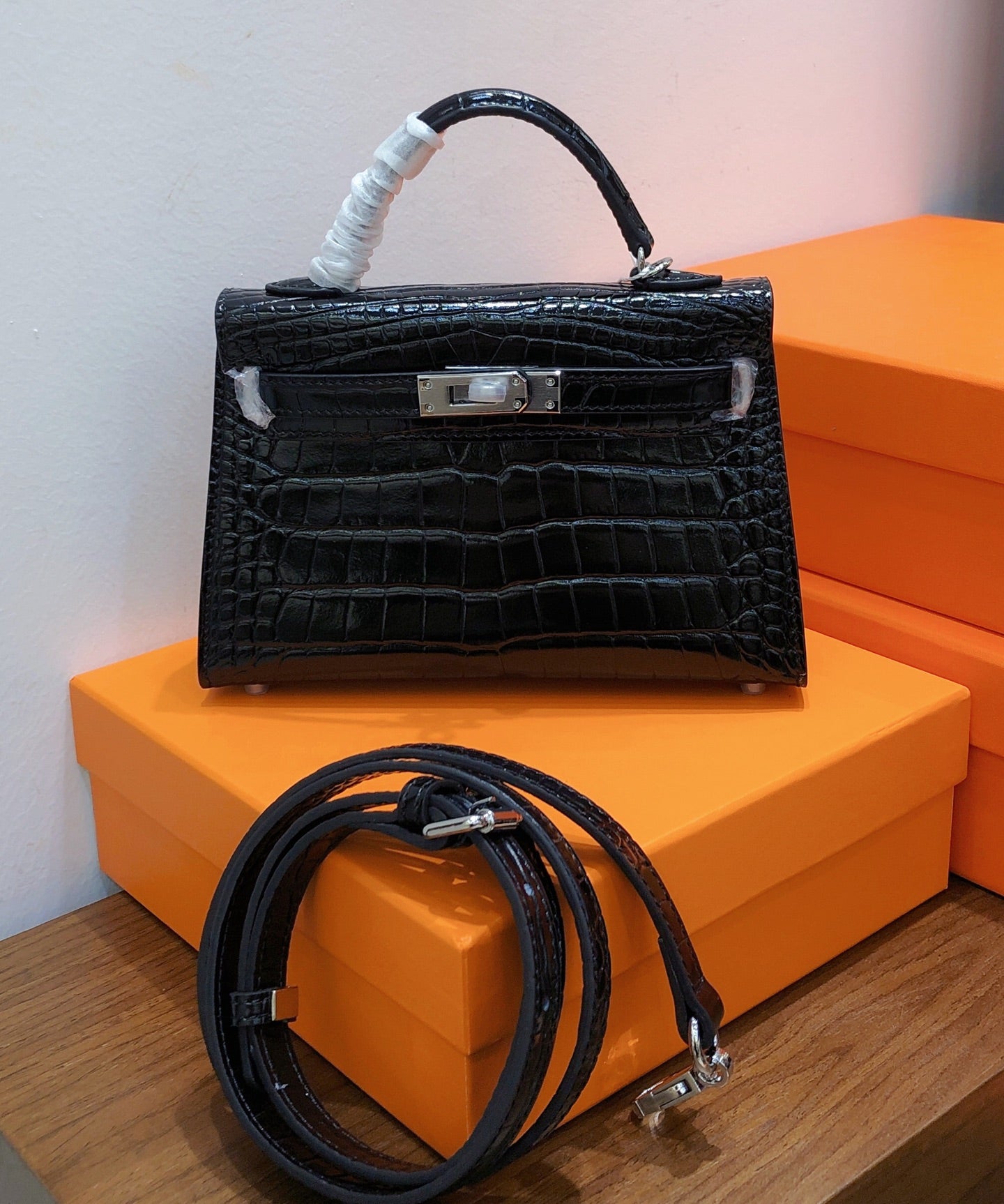 Glossy Black Shiny Crocodile Leather Mini Sellier Handbag With Silver Turn Lock, Short Top Handle & Matching Detachable Leather Crossbody Strap
